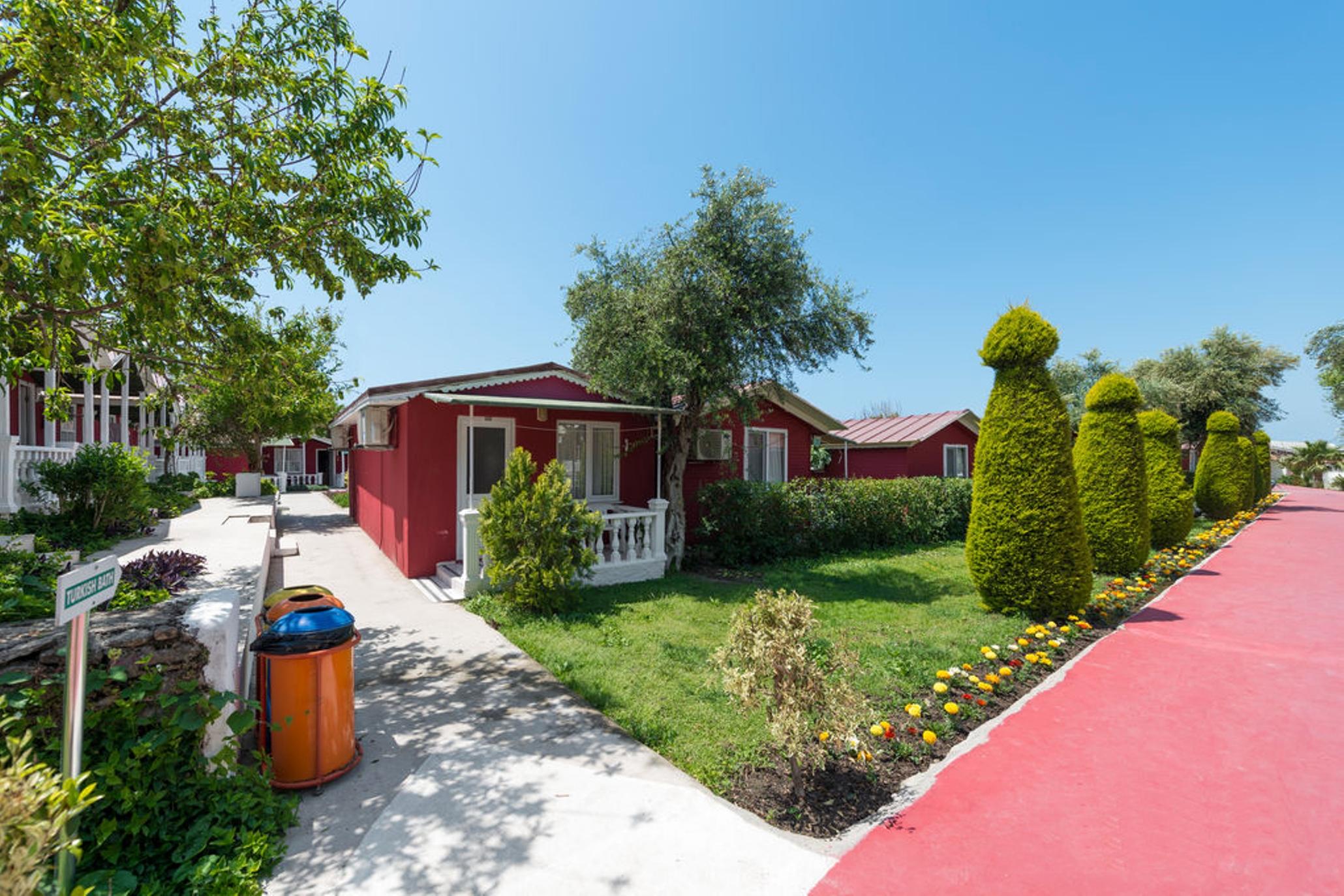 Altinkum Bungalows Side Exterior photo